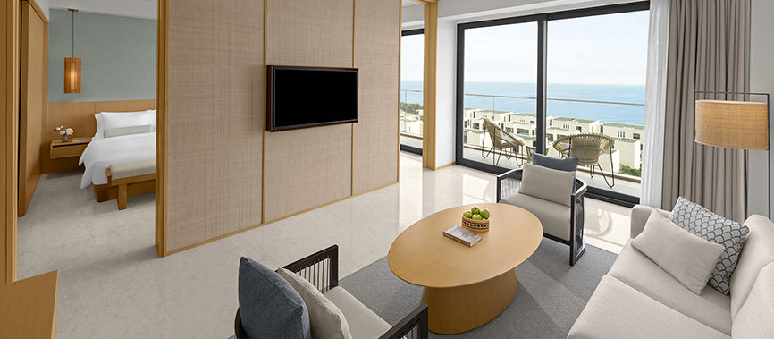 <p>Guestrooms with panoramic ocean views</p>