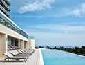 Infinity pool where you can enjoy views of pine groves and the ocean