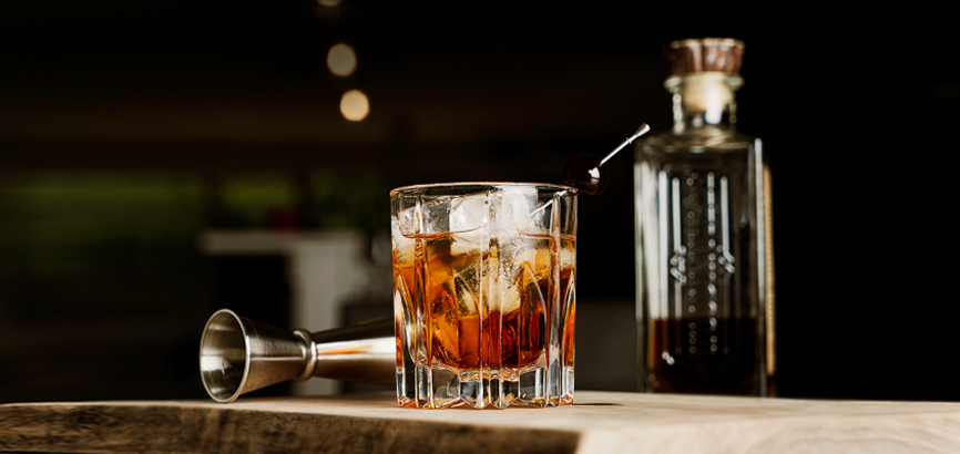 Complete your journey with the smooth, velvet-like embrace of whisky and sweet indulgence, leaving an unforgettable impression. 